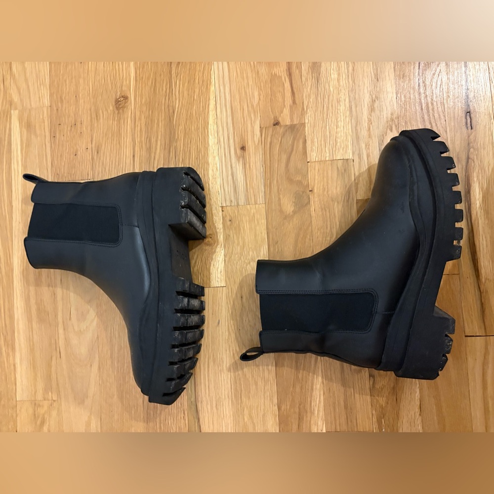 Vionic lug soled black ankle boots